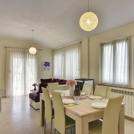 Modernes Mit Balkon, Bbq, Wlan, Klima Apartment Vodnjan